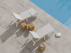 Spa Liege Rollenliege Alu anthracite | softex coal mit Teak-Armlehnen
