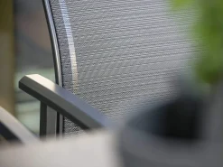 Stapelsessel Kari Alu anthrazit mit Textilenbezug karbon